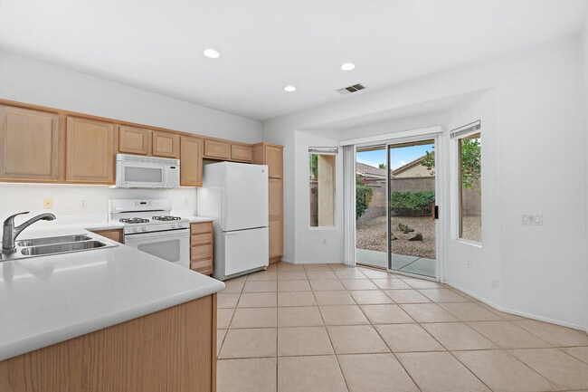 Building Photo - 78472 Glastonbury Way