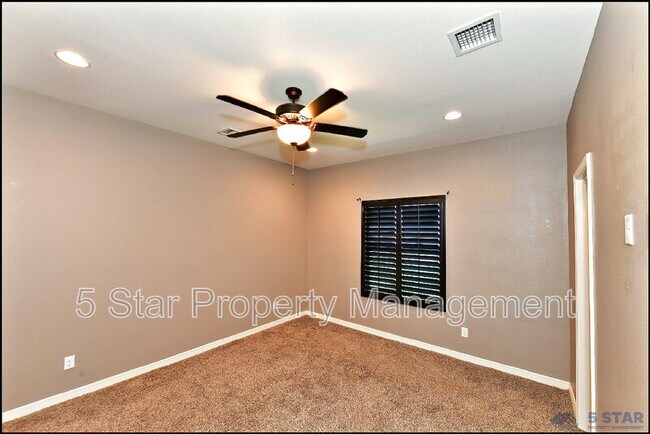 Building Photo - 3741 Loma Adriana