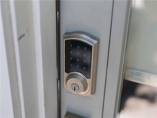 Building Photo - 352 W 5th St