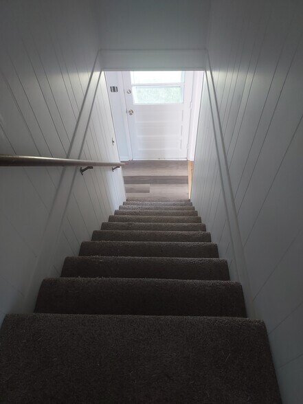 Building Photo - 523 N Locust St