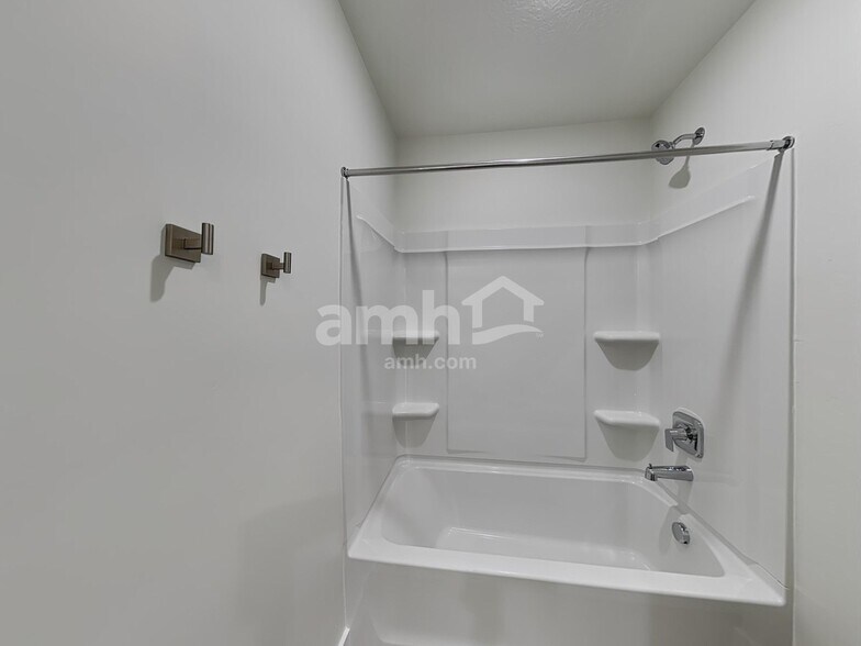 Building Photo - 1244 W Mahogany St