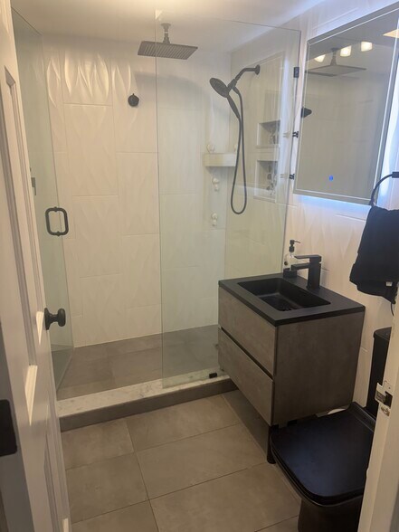 Building Photo - 560 Commonwealth Ave