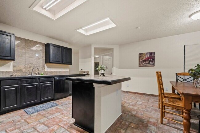 Building Photo - 2105 Capstan Dr
