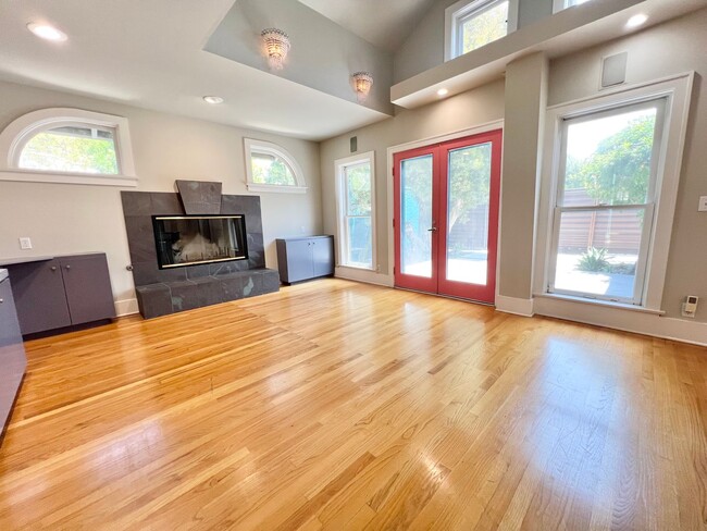 Building Photo - Pristine 3 Bedroom Craftsman House in Belm...