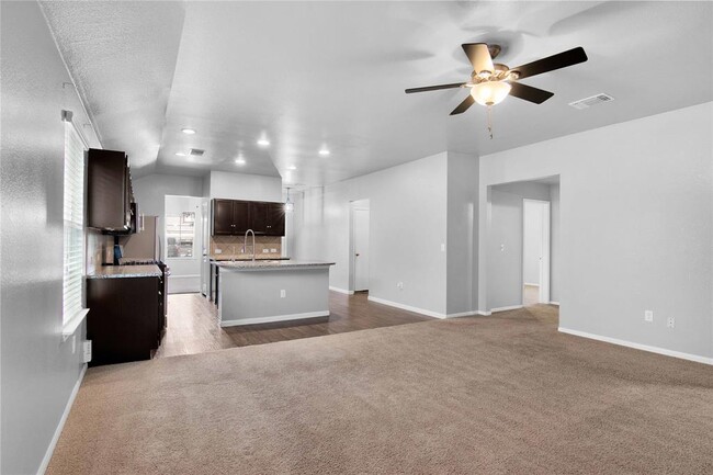Building Photo - 704 Red Tails Dr