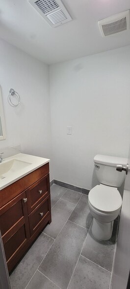 bathroom 1 - 7142 N Holiday Dr