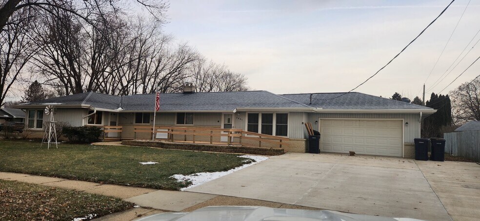 Primary Photo - 2407 Roxbury Rd