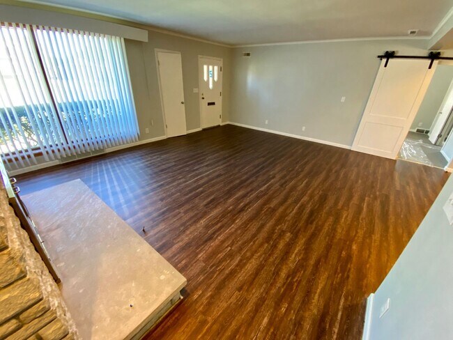 Building Photo - Remodeled Westgate Home with Attached Prof...