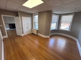 Building Photo - 874 Beacon St