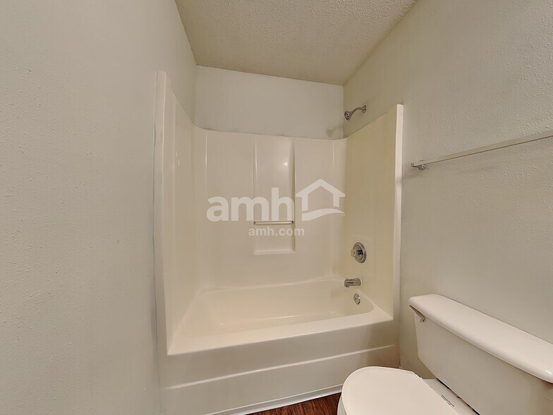 Building Photo - 505 Kingsman Ln