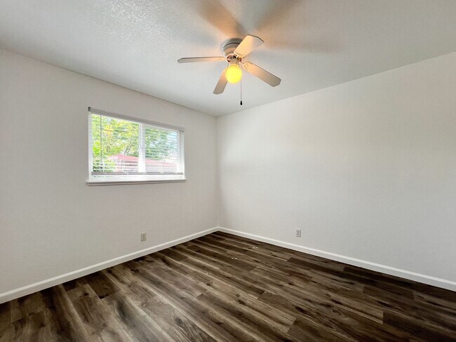 Building Photo - Beautiful Three Bedroom North Napa Home