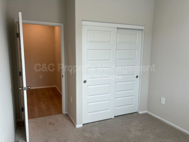 Building Photo - 2084 Mandarin Ln