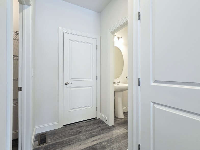 Building Photo - 121 Magnolia Dr