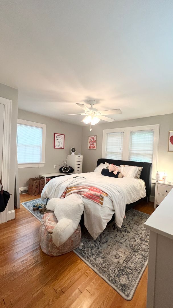 Building Photo - 4 bedroom home for 4 or 3 people (one bloc...