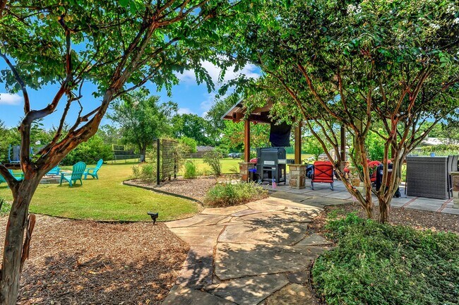 Building Photo - 105 Golden Rd