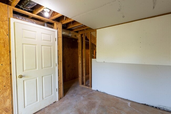 Building Photo - 418 Riverside Ave