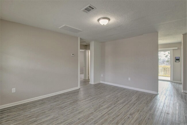 Building Photo - 17 Hiland Pl