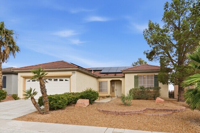 Building Photo - Comfortable single-story living! This inviting 3-bed, 2-bath home offering 1,756 sq ft with fully...