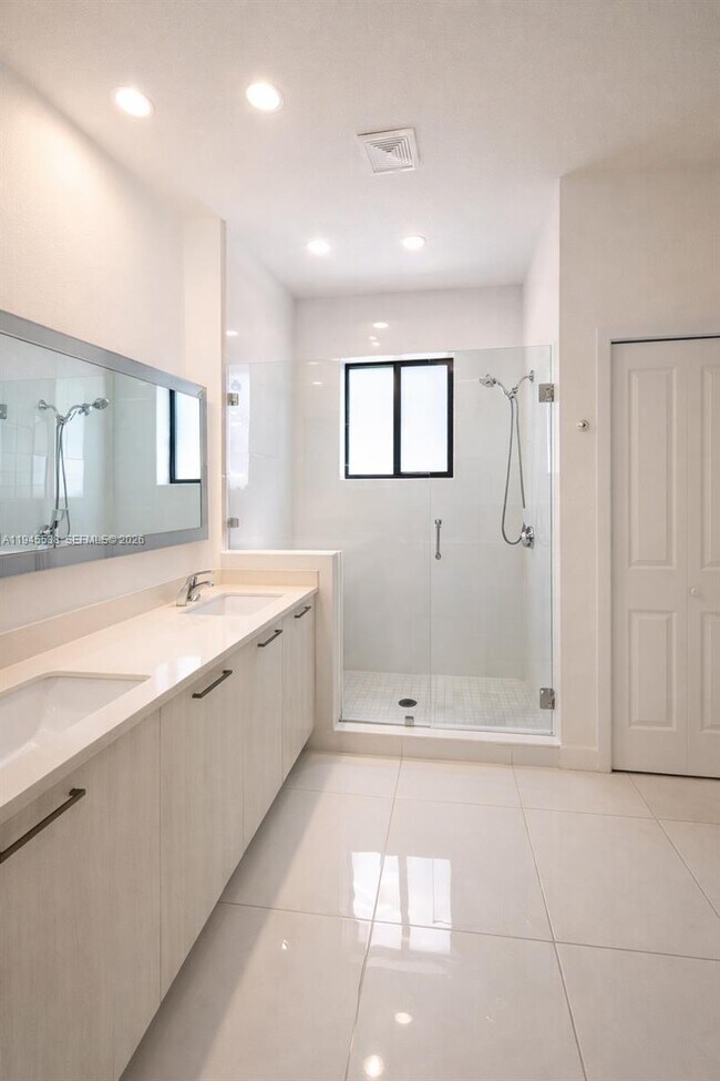 Building Photo - 15808 SW 136 Way