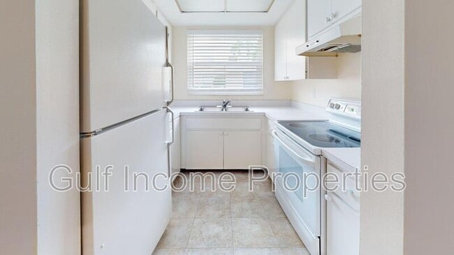 Building Photo - 6228 7th Ave W