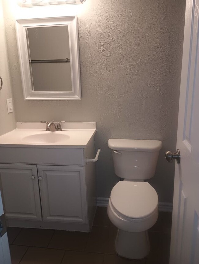 Building Photo - Spacious 3 Bed / 1 Bath in Hockley! Move i...