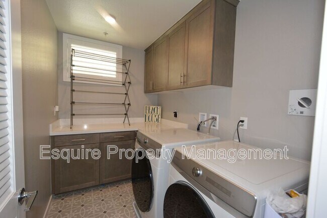 Building Photo - 643 Winchester Dr