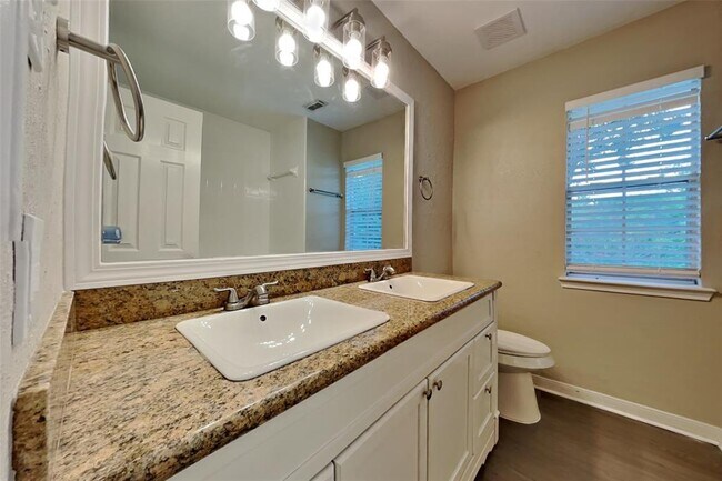 Building Photo - 8815 Lawncliff Ln