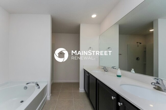 Building Photo - 4 Bedroom Pet-Friendly Home in Mascotte, FL with Main Street Renewal