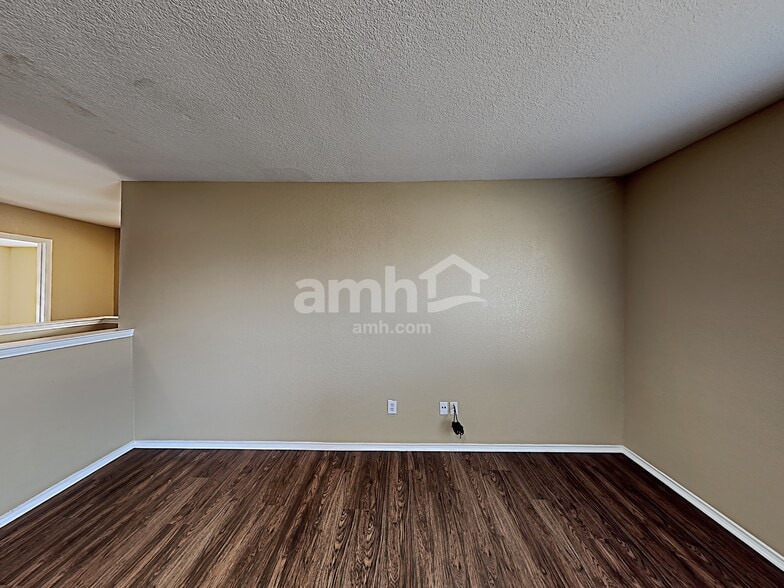 Building Photo - 8505 Hawkview Dr