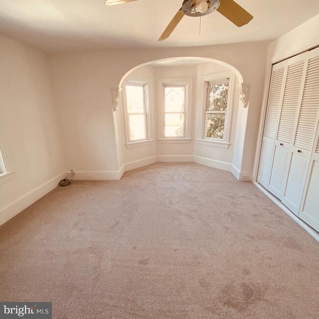 Building Photo - 328 S Broadway