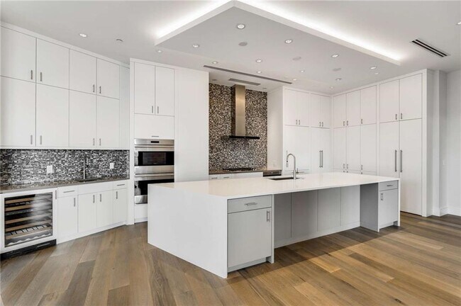 Building Photo - 3376 Peachtree Rd NE