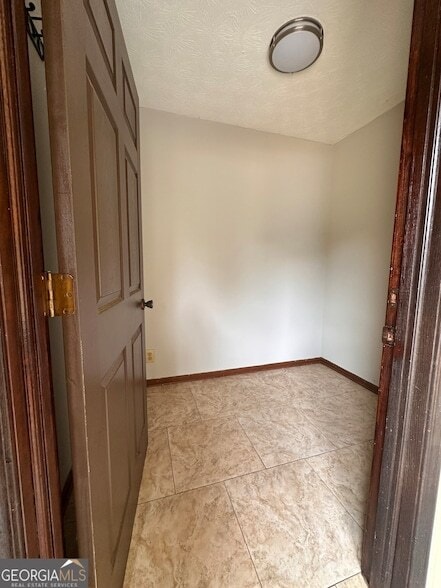 Building Photo - 145 Redwood Cir