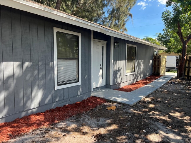 Building Photo - 500 NE 34th St