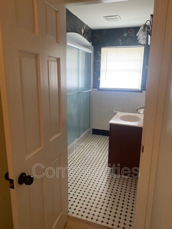 Building Photo - 206 Sunshine Way