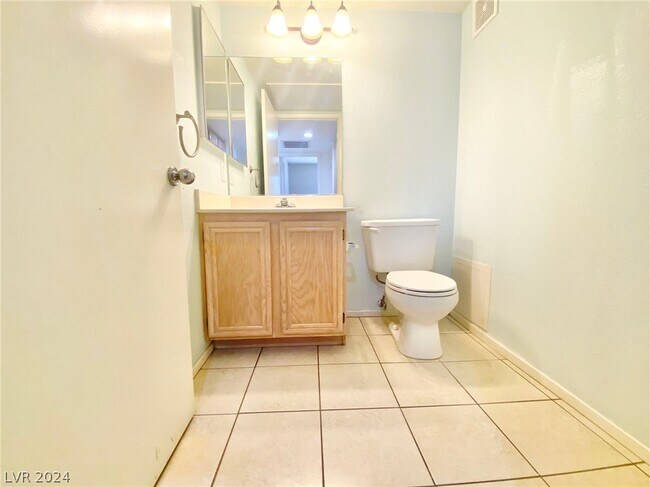 Building Photo - 8070 W Russell Rd