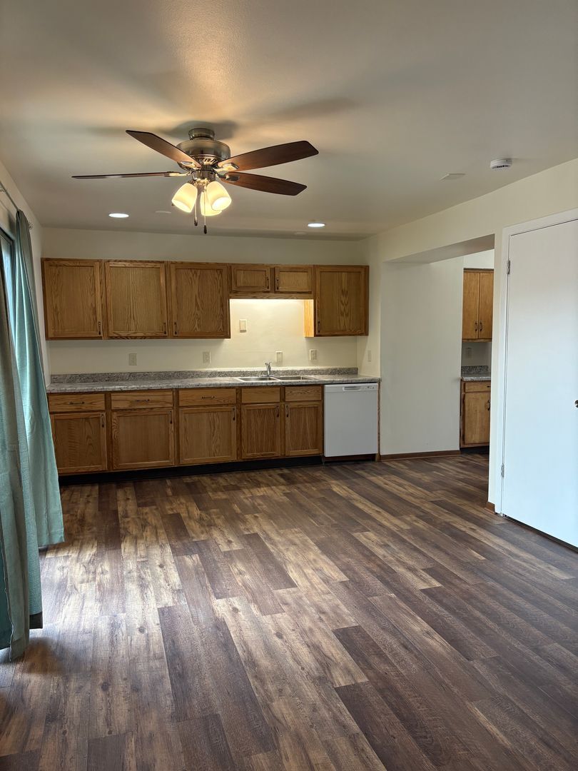 Interior Photo - 4401-4415 Eastridge Dr