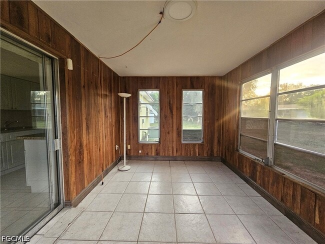 Building Photo - 423 Morgan Cir S