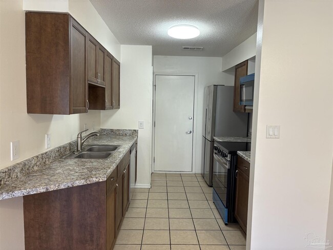 Building Photo - 5001 Soto Grande Dr