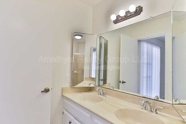 Building Photo - 4419 W Shaw Butte Dr
