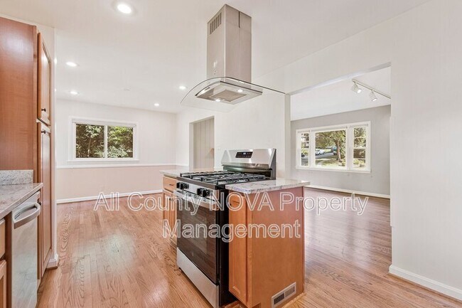 Building Photo - 3160 Ravenwood Dr