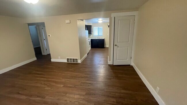 Building Photo - UNIT 525