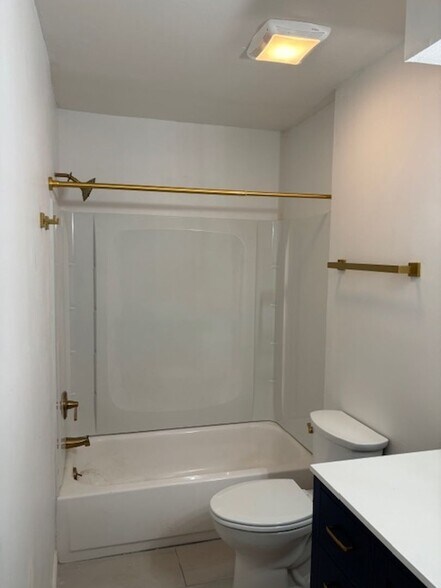 Building Photo - 4406 E 68th St