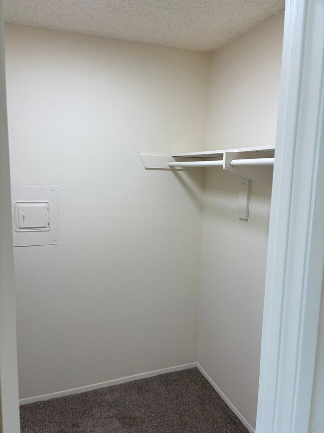 Building Photo - *OPEN HOUSE: 11/1 10:30-11:30AM* 2BR in Pa...