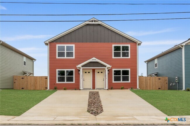 Primary Photo - 909 Martin Luther King Jr Ln