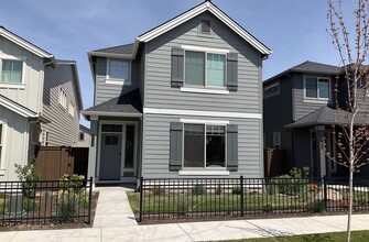 Building Photo - Beautiful home with great community amenities in Redmond!  A/C!