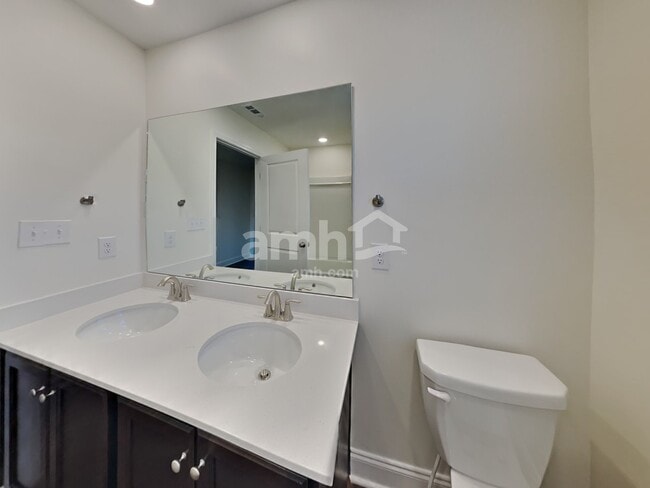 Building Photo - 2120 Williamshire Ln