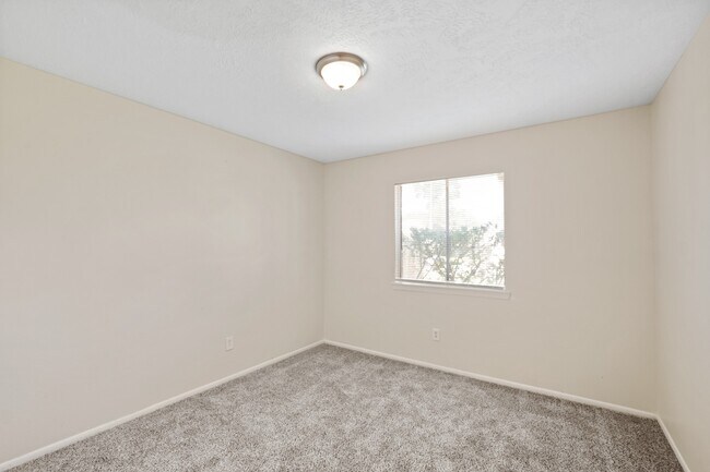 Building Photo - 13211 Gerrards Cross Dr