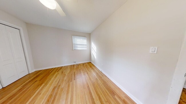 Building Photo - Cute one level home inside the Loop