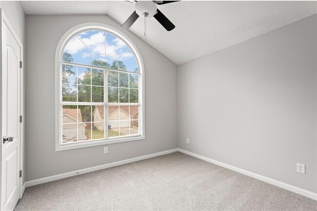 Building Photo - 298 Fallview Dr