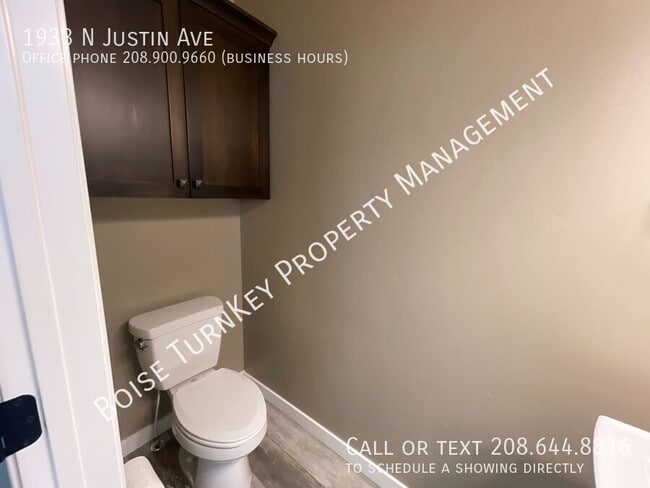 Building Photo - 1933 N Justin Ave